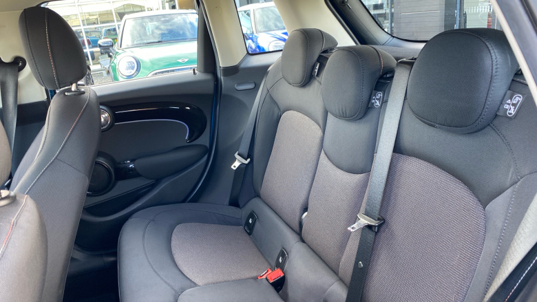 MINI Hatchback 1.5 Cooper Classic 5dr Auto Petrol Hatchback